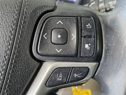 Used 2018 Toyota Highlander LE image 27