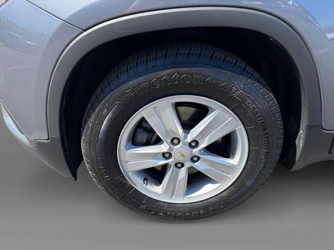 Used 2019 Chevrolet Trax LT w/ LT Convenience Package FWD image 9