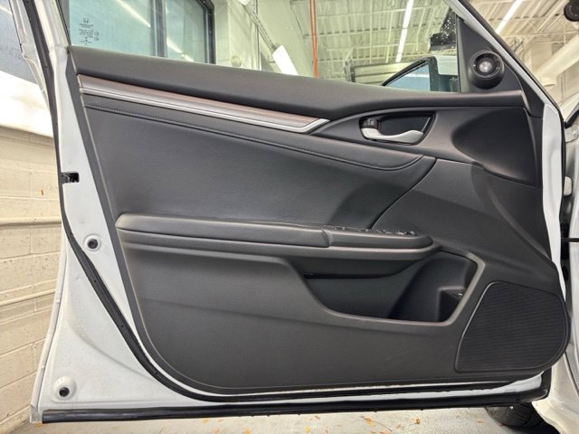 Used 2019 Honda Civic Touring image 10