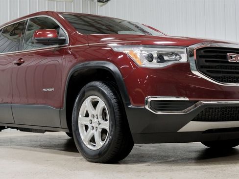Used 2018 GMC Acadia SLE w/ LPO, Floor Liner Package image 1
