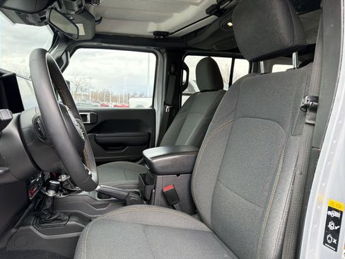 Used 2024 Jeep Wrangler Willys image 17