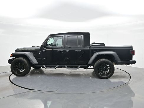 Used 2023 Jeep Gladiator Sport image 8