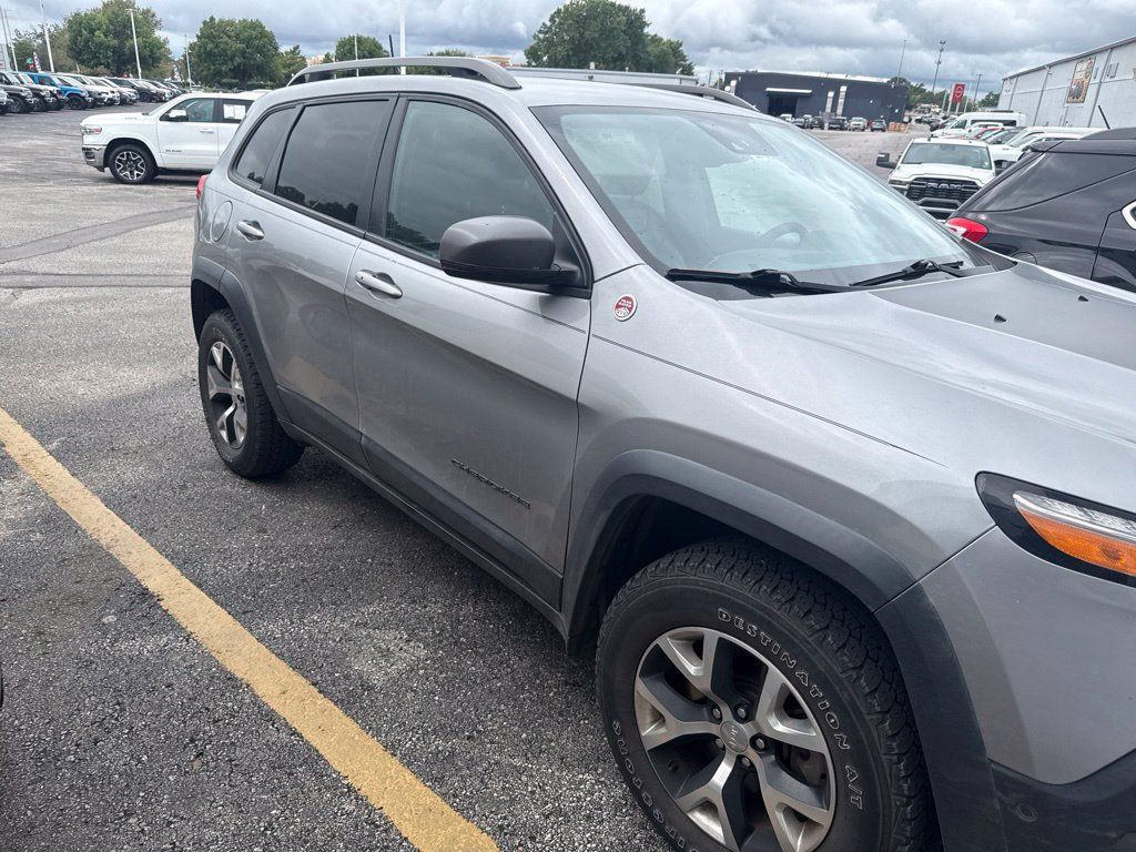 Used 2016 Jeep Cherokee Trailhawk w/ Comfort/Convenience Group AWD/4WD image 8