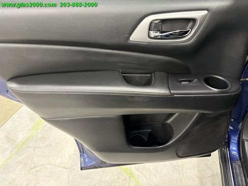 Used 2019 Nissan Pathfinder SV AWD/4WD image 25