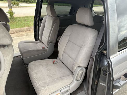 Used 2011 Honda Odyssey LX image 26