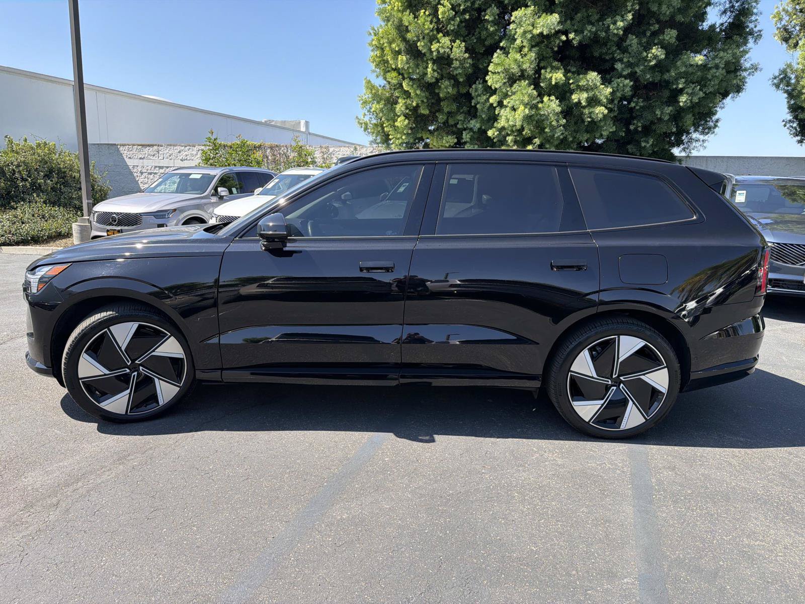 Certified 2025 Volvo EX90 Ultra AWD/4WD image 8