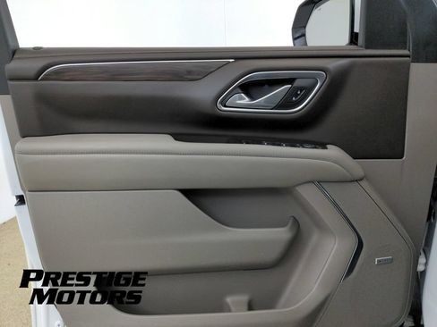 Used 2022 Chevrolet Suburban Z71 w/ Luxury Package AWD/4WD image 23