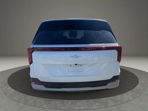 Used 2025 Kia Carnival FWD image 6