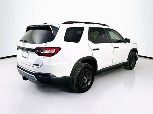Used 2025 Honda Pilot TrailSport image 25