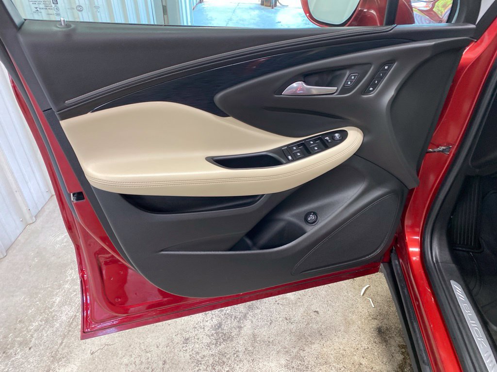 Used 2018 Buick Envision Essence AWD/4WD image 35