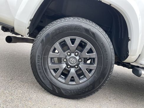Certified 2023 Toyota Tacoma SR5 AWD/4WD image 12