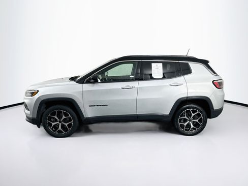 Used 2025 Jeep Compass Limited AWD/4WD image 4
