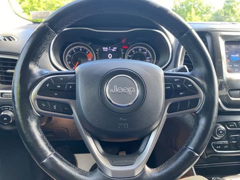 Used 2020 Jeep Cherokee Latitude Plus w/ Cold Weather Group AWD/4WD image 31
