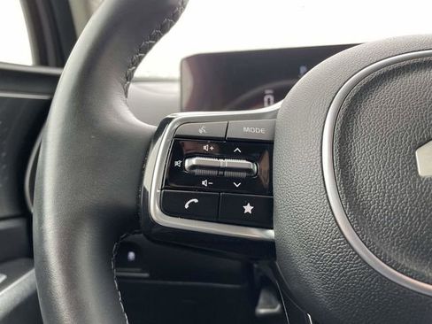 Used 2025 Kia Sorento S image 24
