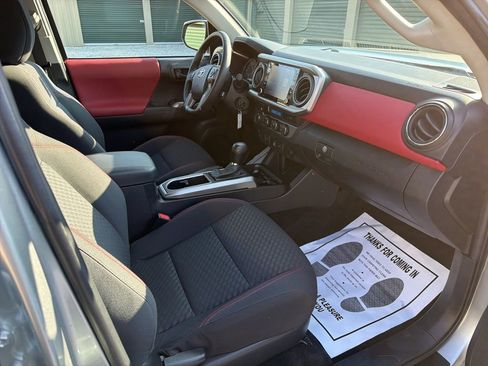 Certified 2022 Toyota Tacoma SR5 w/ Black Out Package (TMS) image 19