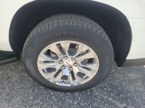 Used 2023 GMC Yukon XL Denali AWD/4WD image 9