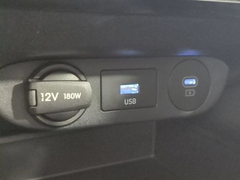 Used 2025 Hyundai Elantra SE FWD image 24