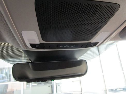 Used 2025 Honda Pilot EX-L image 39