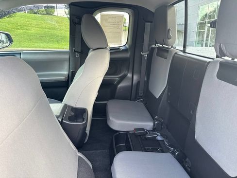 Used 2017 Toyota Tacoma SR5 w/ Tow Package AWD/4WD image 12