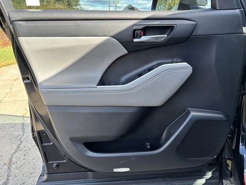 Used 2022 Toyota Highlander XLE image 20