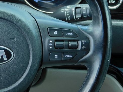 Used 2021 Kia Sedona EX w/ EX Premium Package image 16