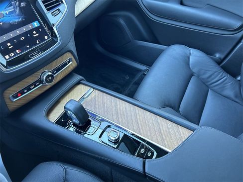 Certified 2023 Volvo XC90 B5 Plus image 22