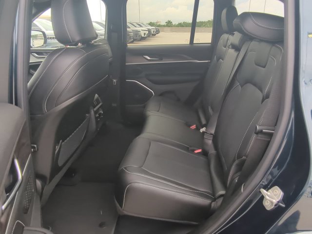 New 2027 Jeep Grand Cherokee Limited AWD/4WD image 14