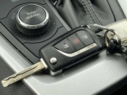 Used 2025 Toyota RAV4 LE image 21