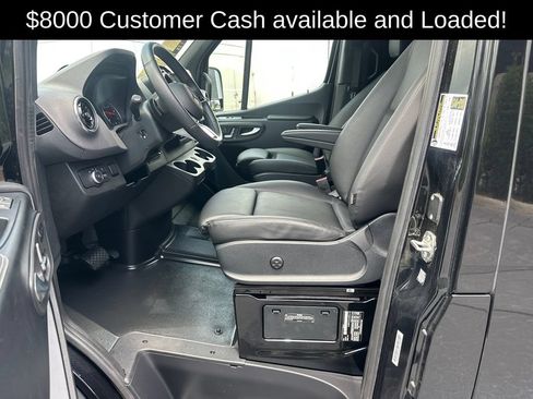 Used 2025 Mercedes-Benz Sprinter 2500 image 9