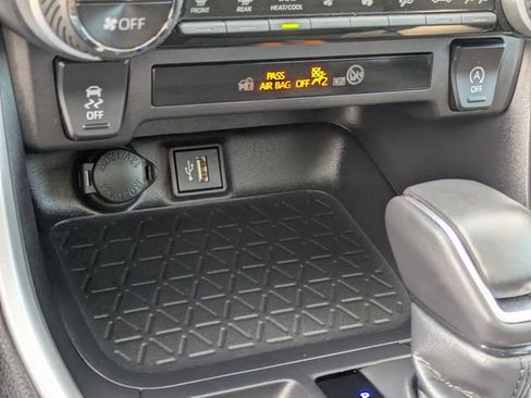 Used 2025 Toyota RAV4 XLE Premium image 17