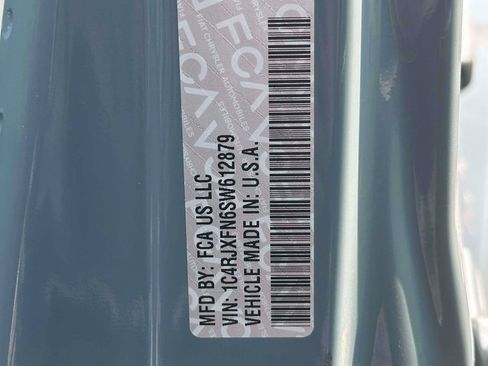 Used 2025 Jeep Wrangler Unlimited Rubicon AWD/4WD image 17