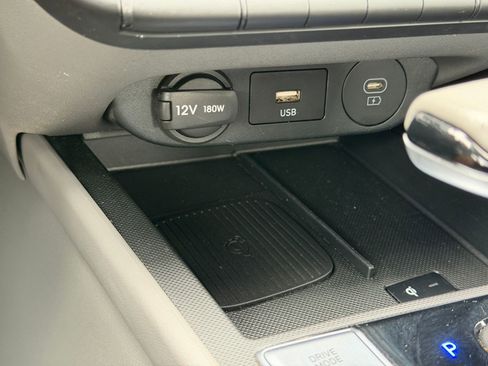 Used 2025 Hyundai Elantra SEL FWD image 23