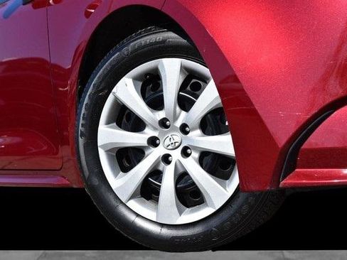 Used 2025 Toyota Corolla LE image 3