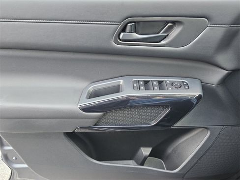 New 2025 Nissan Pathfinder SV image 29