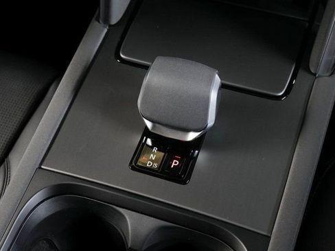 Used 2025 Land Rover Discovery Sport Dynamic SE image 13