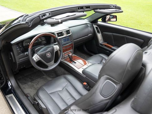 Used 2006 Cadillac XLR RWD image 49