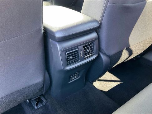 Used 2025 Toyota RAV4 XLE AWD/4WD image 39