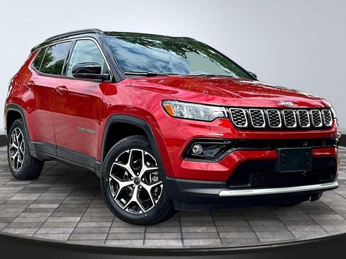 Used 2025 Jeep Compass Limited AWD/4WD image 3