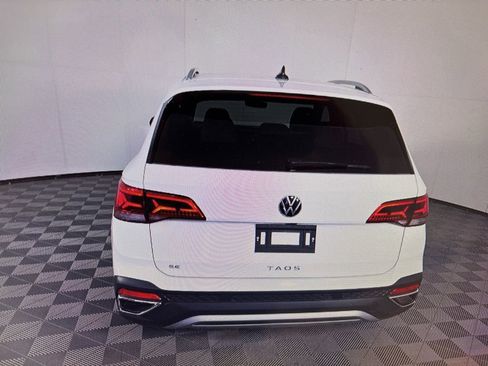 Used 2024 Volkswagen Taos SE image 4