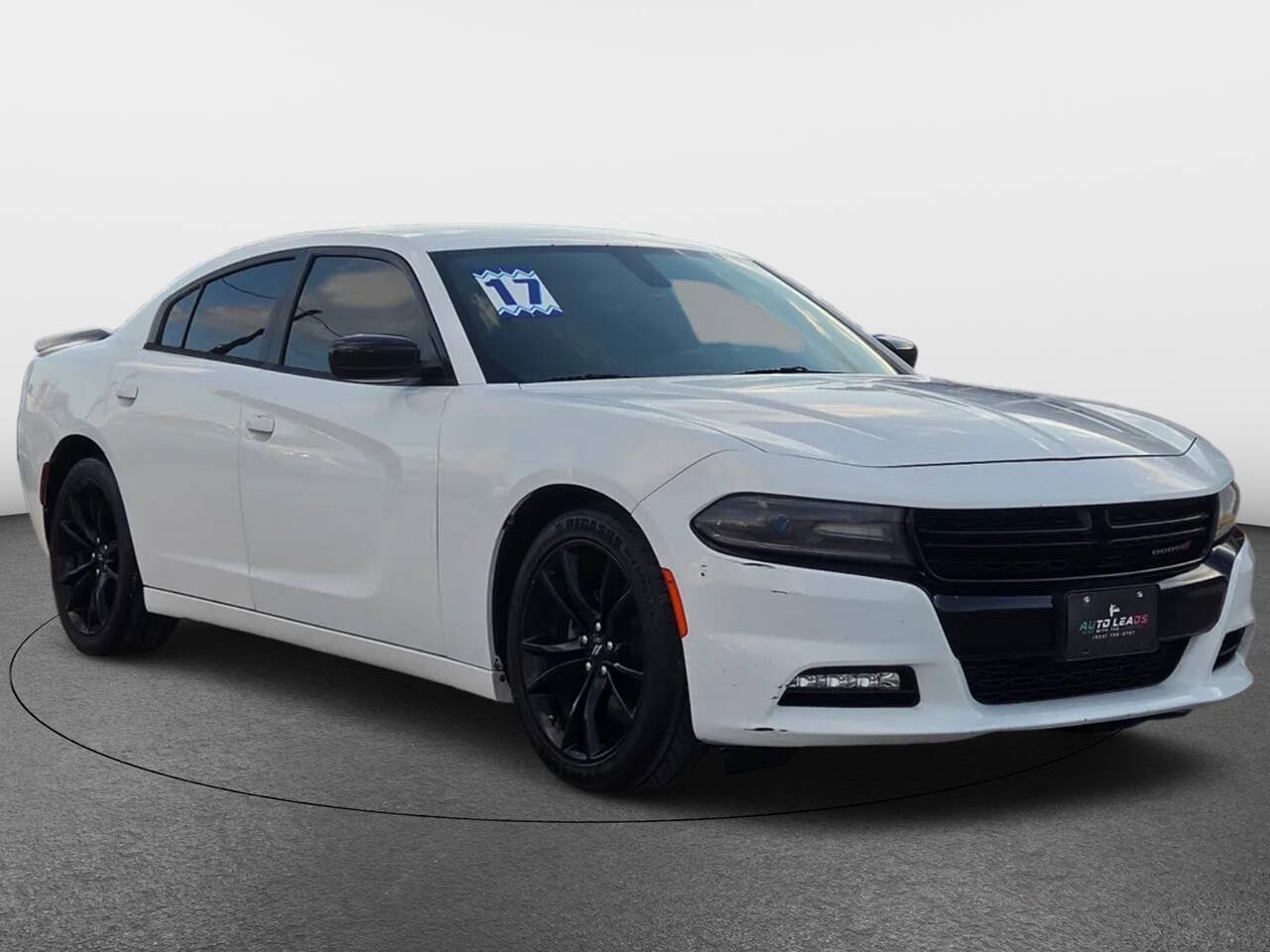 Used 2017 Dodge Charger SXT w/ Blacktop Package RWD image 2