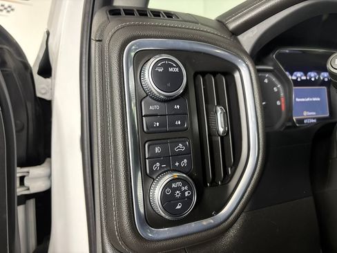 Used 2022 GMC Sierra 1500 Denali w/ Denali Premium Package AWD/4WD image 9