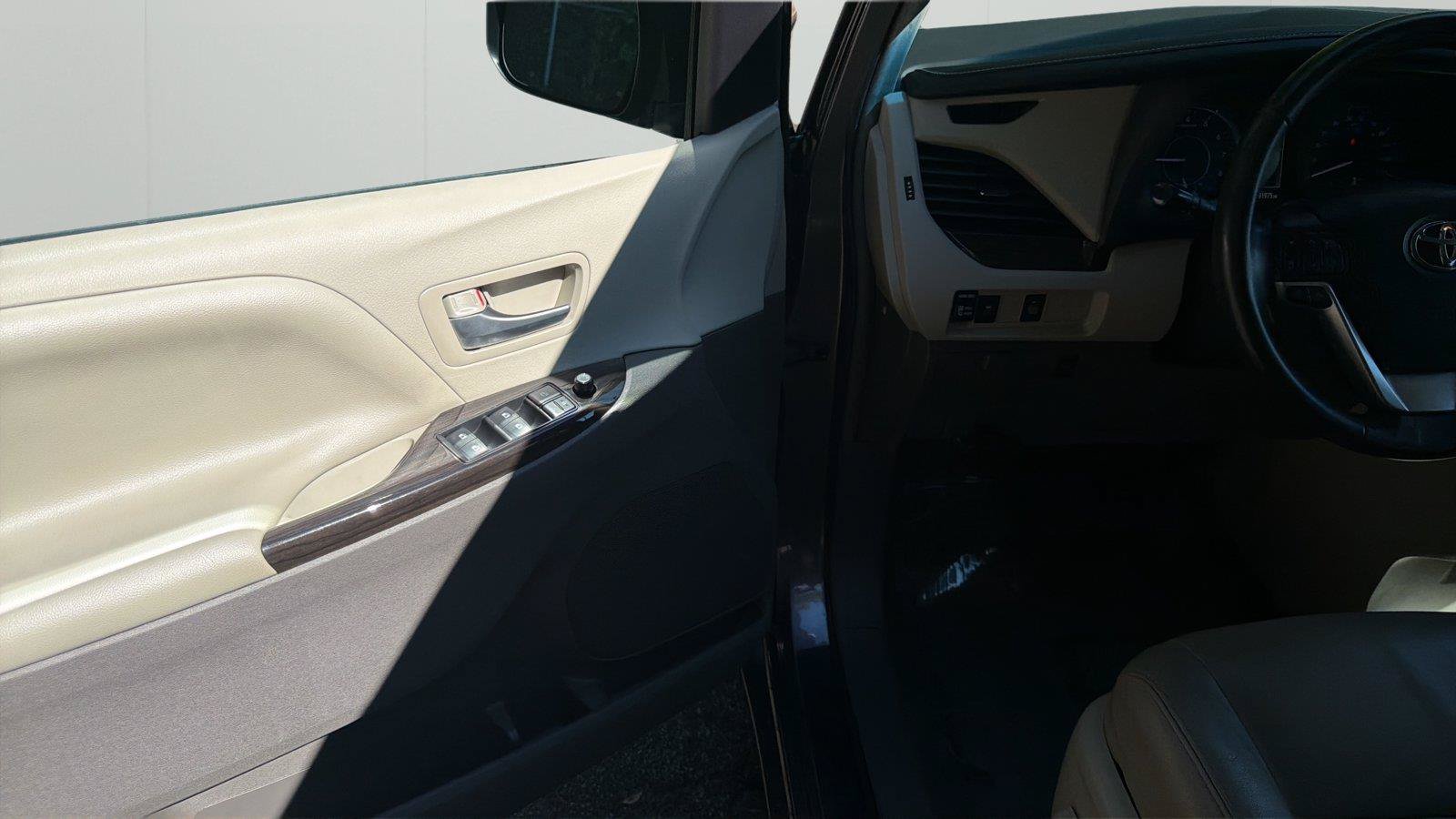 Used 2017 Toyota Sienna XLE w/ Cargo Management Package FWD image 23