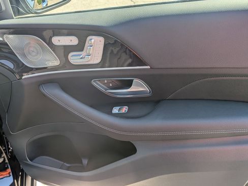 Certified 2025 Mercedes-Benz GLS 450 4MATIC image 37