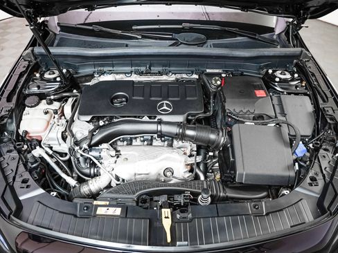 Certified 2022 Mercedes-Benz GLB 250 w/ Premium Package Lite image 4