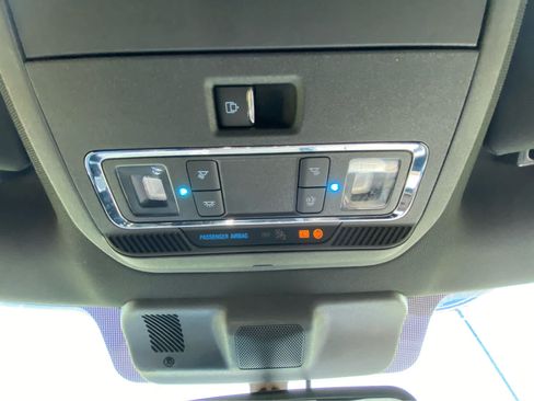 Used 2026 Ford F250 Platinum w/ FX4 Off-Road Package AWD/4WD image 32