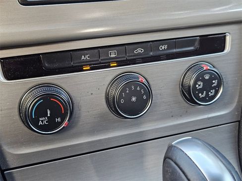 Used 2017 Volkswagen Golf S image 27