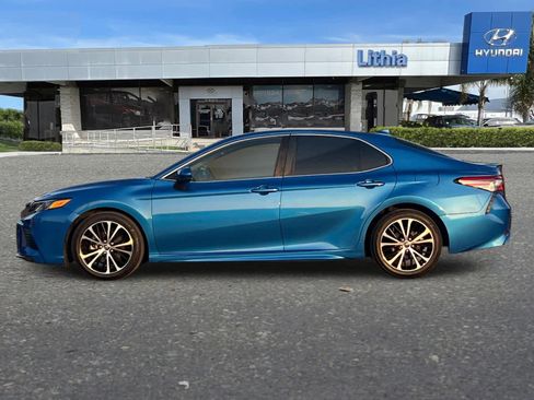Used 2019 Toyota Camry SE image 5
