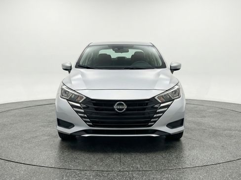 Used 2025 Nissan Versa SV image 2