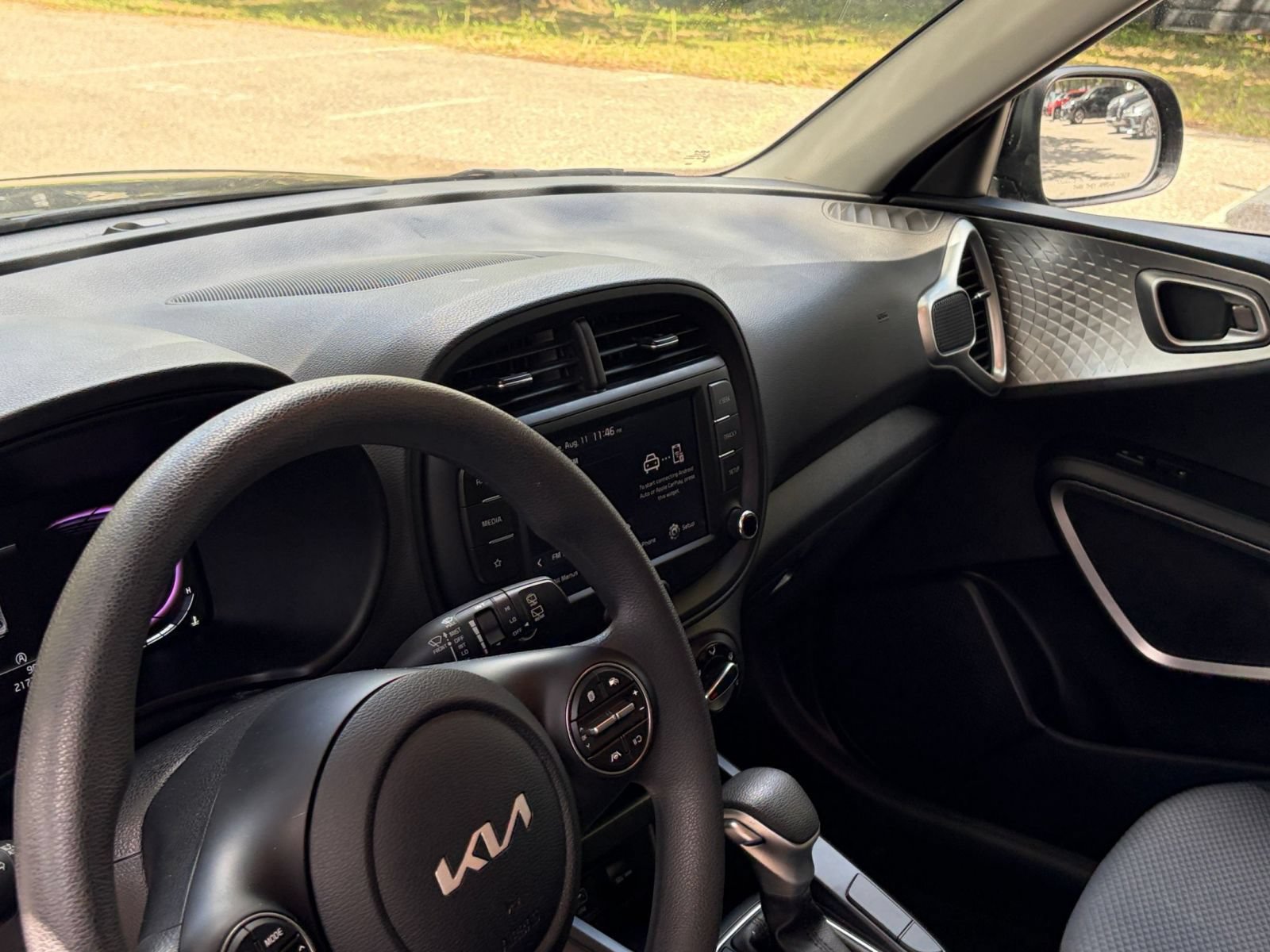 Used 2025 Kia Soul LX w/ LX Technology Package FWD image 32