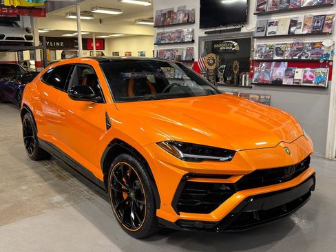 Used 2022 Lamborghini Urus image 3